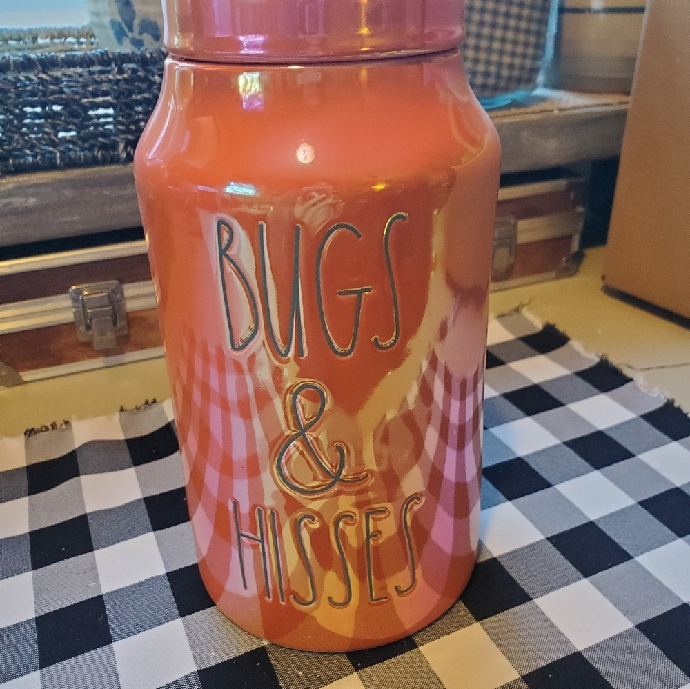 NWT Rae Dunn bugs & hisses canister - Picture 3 of 4